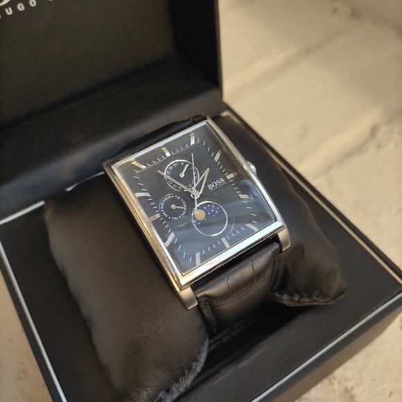 HUGO BOSS Men’s Rectangular Multifunction Watch Leather Strap 1512648, Day/Date - Picture 3 of 10